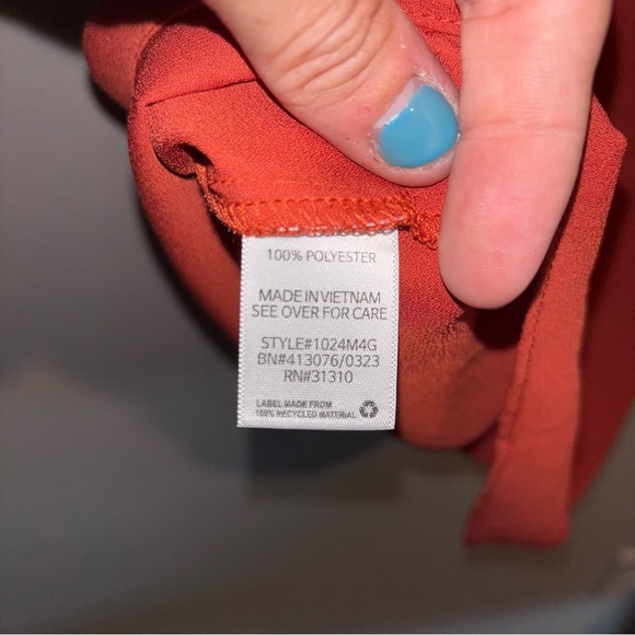 IN SAN Francisco NWT Terracotta V-Neck Women's Top - Picture 5 of 6